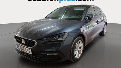 Usado Seat Leon Style 130 CV (95 kW) 2021 Gris Utilitario