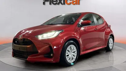 Usado 2023 Toyota Yaris Hybrid Active Berlina | 16.990 € (Super precio)
