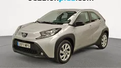 Gris Usado 2024 Toyota Aygo Play Utilitario | 13.864 € (Precio justo)