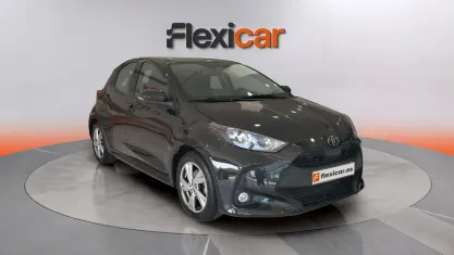 Usado Toyota Yaris Hybrid Active 116 CV (85 kW) 2025 Negro Berlina