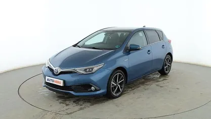 Usado Toyota Auris Hybrid 136 CV (100 kW) 2018 Azul Berlina