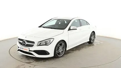 Usado Mercedes CLA200 AMG line 135 CV (99 kW) 2018 Blanco Berlina