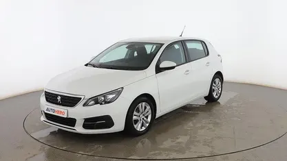 Usado Peugeot 308 Active 102 CV (75 kW) 2020 Blanco Berlina