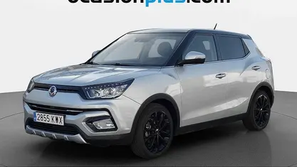 Usado Ssangyong (KGM) Tivoli Limited 128 CV (94 kW) 2019 Gris SUV
