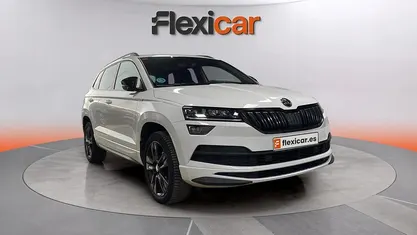 Usado Skoda Karoq SportLine 150 CV (110 kW) 2021 Blanco SUV