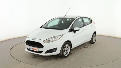 Usado Ford Fiesta Trend 100 CV (73 kW) 2017 Blanco Berlina