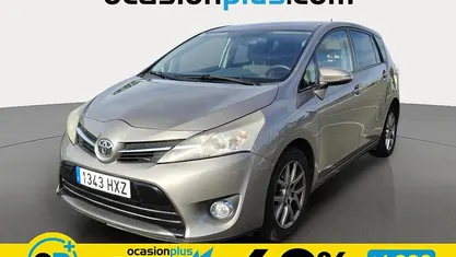 Usado Toyota Verso Advance 112 CV (82 kW) 2014 Marrón Monovolumen