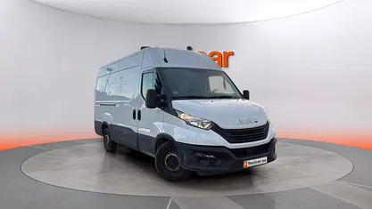 Usado Iveco Daily 156 CV (114 kW) 2023 Blanco Berlina