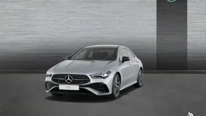 Usado Mercedes CLA220 190 CV (139 kW) 2025 Plata hightech Berlina