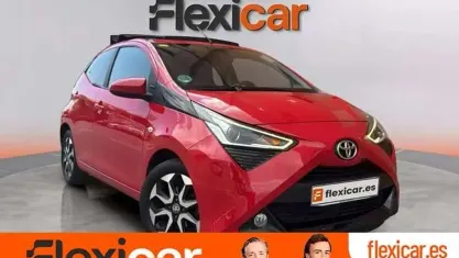 Usado Toyota Aygo X-wave 72 CV (52 kW) 2018 Rojo Utilitario