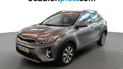 Usado Kia Stonic 100 CV (73 kW) 2025 Gris SUV