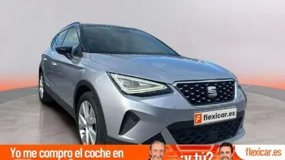 Usado Seat Arona Xperience 110 CV (80 kW) 2022 Gris SUV