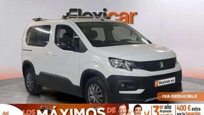 Begagnad Peugeot Rifter Allure 101 HK (74 kW) 2023 Vit Minibuss