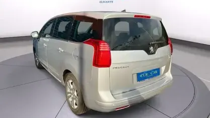 Usado Peugeot 5008 Access 111 CV (81 kW) 2010 Gris Monovolumen
