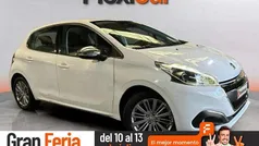 Usado 2018 Peugeot 208 Allure Utilitario | 9490 € (Precio justo)