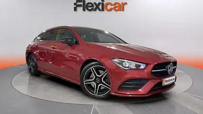 Usado Mercedes CLA200 Shooting Brake 150 CV (110 kW) 2021 Rojo Familiar