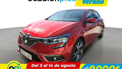 Usado Renault Mégane III Zen 132 CV (97 kW) 2016 Rojo Utilitario