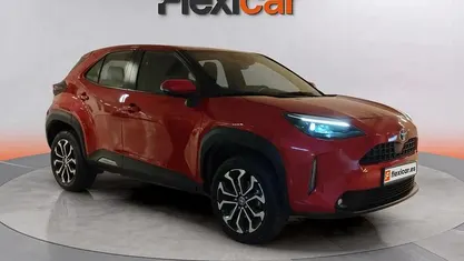 Granate Usado 2024 Toyota Yaris Hybrid Active | 19.990 € (Buen precio)