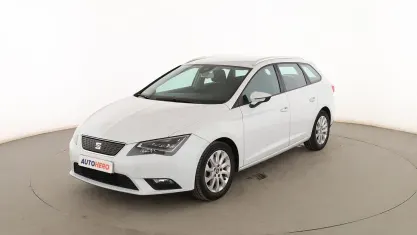 Usado Seat Leon Ecomotive 110 CV (80 kW) 2015 Blanco Familiar