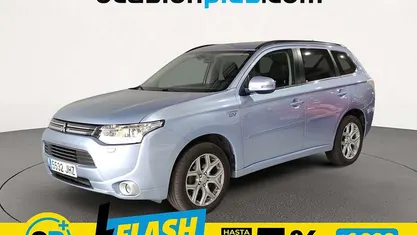 Usado Mitsubishi Outlander P-HEV Motion 203 CV (149 kW) 2015 Azul Recogida