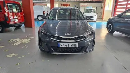 Usado Kia XCeed 120 CV (88 kW) 2023 Gris SUV
