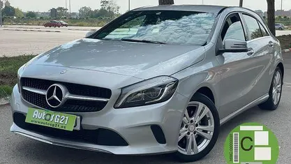 Usado Mercedes A200 136 CV (100 kW) 2017 Gris / plata Berlina