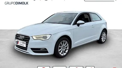 Usado Audi A3 Attraction 110 CV (80 kW) 2015 Blanco Berlina