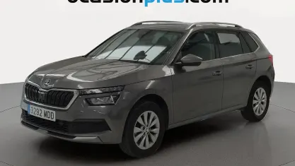 Usado Skoda Kamiq Ambition 110 CV (80 kW) 2022 Gris SUV