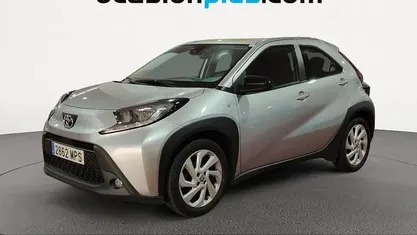 Usado Toyota Aygo X Play 72 CV (52 kW) 2024 Gris SUV