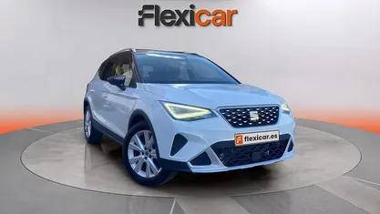 Usado Seat Arona Xperience 110 CV (80 kW) 2022 Blanco SUV