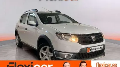Usado Dacia Sandero Stepway 90 CV (66 kW) 2016 Blanco Berlina