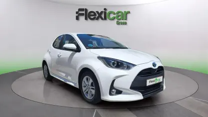 Usado Toyota Yaris Hybrid Style 116 CV (85 kW) 2025 Blanco Berlina
