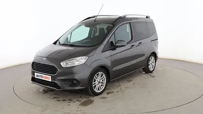 Usado Ford Tourneo Courier Titanium 100 CV (73 kW) 2020 Gris / plata Monovolumen