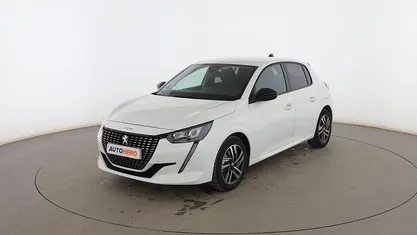 Usado Peugeot 208 Allure 102 CV (75 kW) 2022 Blanco Utilitario