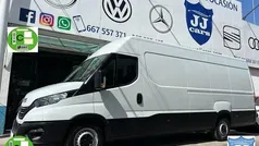 Blanco Usado 2023 Iveco Daily Van | 26.990 € (Precio justo)