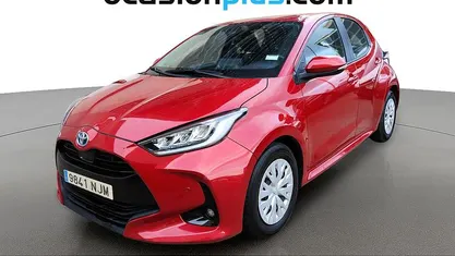 Rojo Usado 2022 Toyota Yaris Hybrid Business Edition Utilitario | 16.264 € (Buen precio)