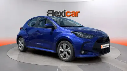 Usado Toyota Yaris Hybrid Active 92 CV (67 kW) 2025 Azul Berlina