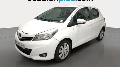 Blanco Usado 2013 Toyota Yaris Active Utilitario | 7990 € (Precio justo)
