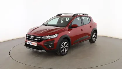 Usado Dacia Sandero Comfort 91 CV (66 kW) 2022 Rojo Berlina