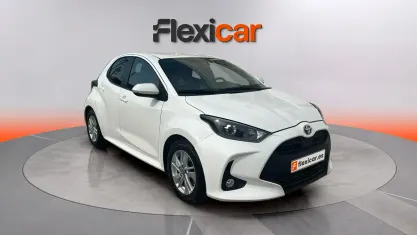 Usado Toyota Yaris Hybrid Business Edition 116 CV (85 kW) 2022 Blanco Berlina