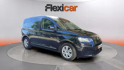 Usado VW Caddy 122 CV (89 kW) 2021 Rojo Monovolumen