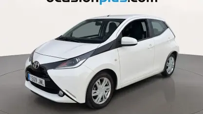 Usado Toyota Aygo X-play 69 CV (50 kW) 2016 Blanco Utilitario
