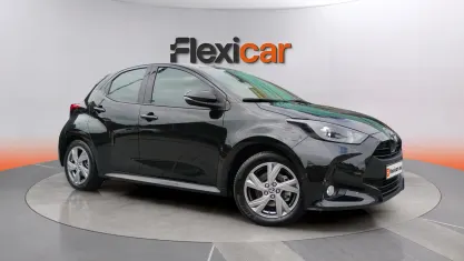 Usado Toyota Yaris Hybrid Active 116 CV (85 kW) 2025 Negro Berlina