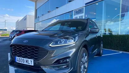 Gris Usado 2023 Ford Kuga ST-Line SUV | 28.785 € (Precio justo)