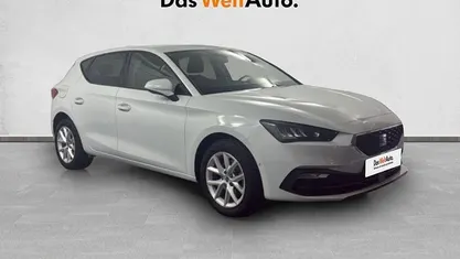 Usado Seat Leon Style 110 CV (80 kW) 2024 Blanco