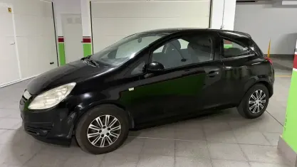 Usado Opel Corsa Cosmo 85 CV (62 kW) 2010 Negro Utilitario