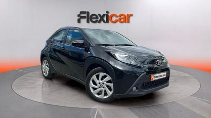Usado Toyota Aygo X Play 72 CV (52 kW) 2022 Negro SUV