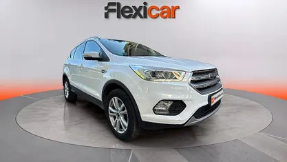 Usado Ford Kuga Trend 120 CV (88 kW) 2019 Blanco SUV