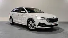 Blanco Usado 2023 Skoda Octavia Ambition Familiar | 23.890 € (Precio justo)