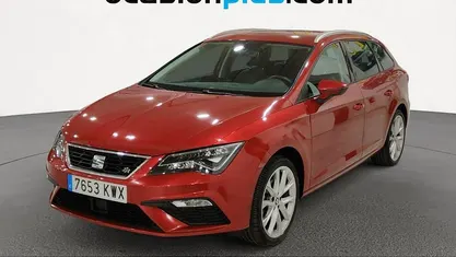 Usado Seat Leon FR 130 CV (95 kW) 2019 Rojo Monovolumen